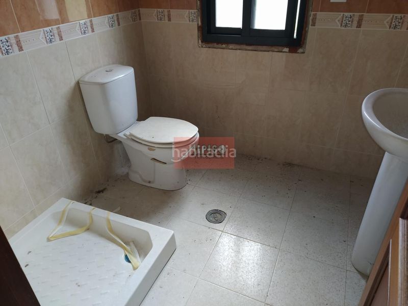 Foto b6e848bb-2a4c-4819-9e34-94057d179566. Casa adosada en Celanova