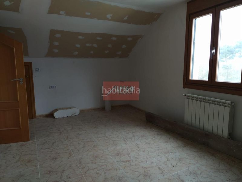 Foto d1baece9-6f99-4f00-b409-04e4b3459300. Casa adosada en Celanova