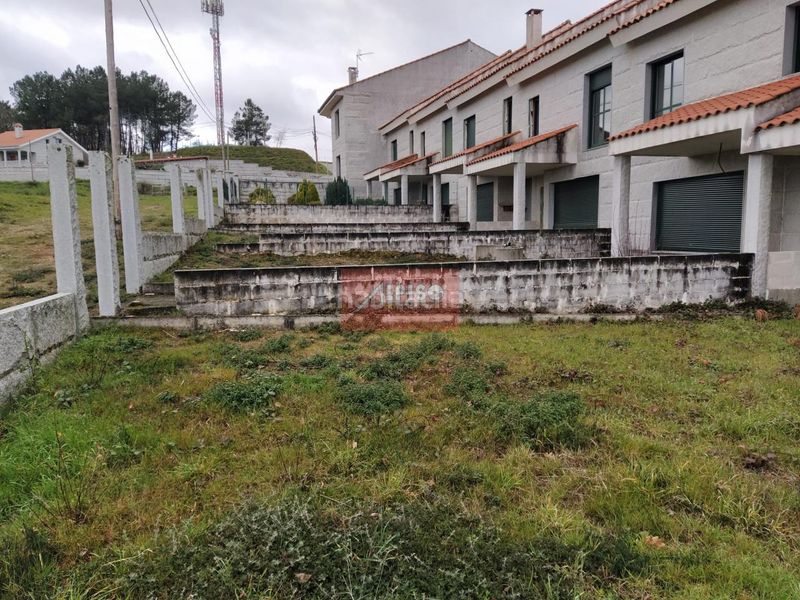 Foto e77b42dd-e79e-45a2-ad26-0119b1f89210. Casa adosada en Celanova