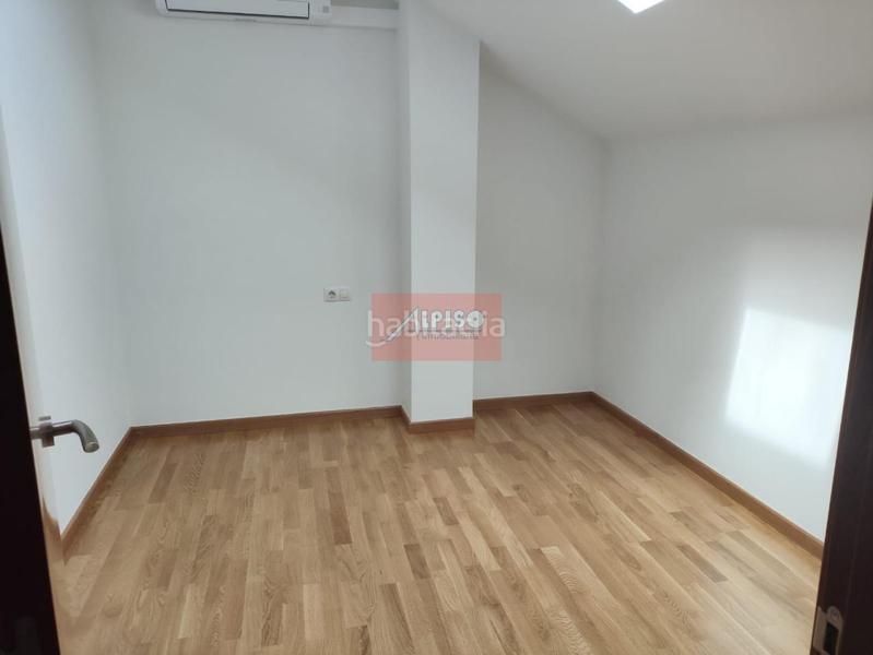 Foto cc5938d7-93d4-4581-924e-c5cb3712fdc1. Rent duplex with heating parking in Couto Ourense