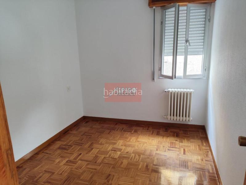 Foto 609a2036-05b3-4ed6-8699-6e9db3c2c2f6. Semi detached house with heating parking in Universidad Ourense