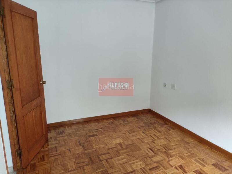 Foto 78b234b6-51ee-495c-9361-5d67f8762890. Semi detached house with heating parking in Universidad Ourense