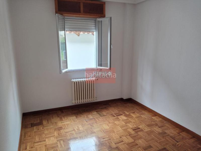 Foto 82f632c9-b1ad-4813-9188-95a68c731e07. Semi detached house with heating parking in Universidad Ourense