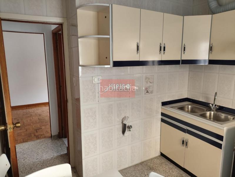 Foto b4730f46-51f2-416b-af2a-f674e825126d. Semi detached house with heating parking in Universidad Ourense