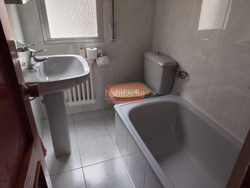 Foto d20b2857-d605-403f-ba99-8f4a8550de82. Semi detached house with heating parking in Universidad Ourense