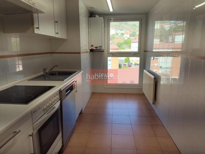 Foto a9b8fbba-6462-494d-9d23-376b0560a6bc. Rent flat with heating parking in Barrocanes Ourense
