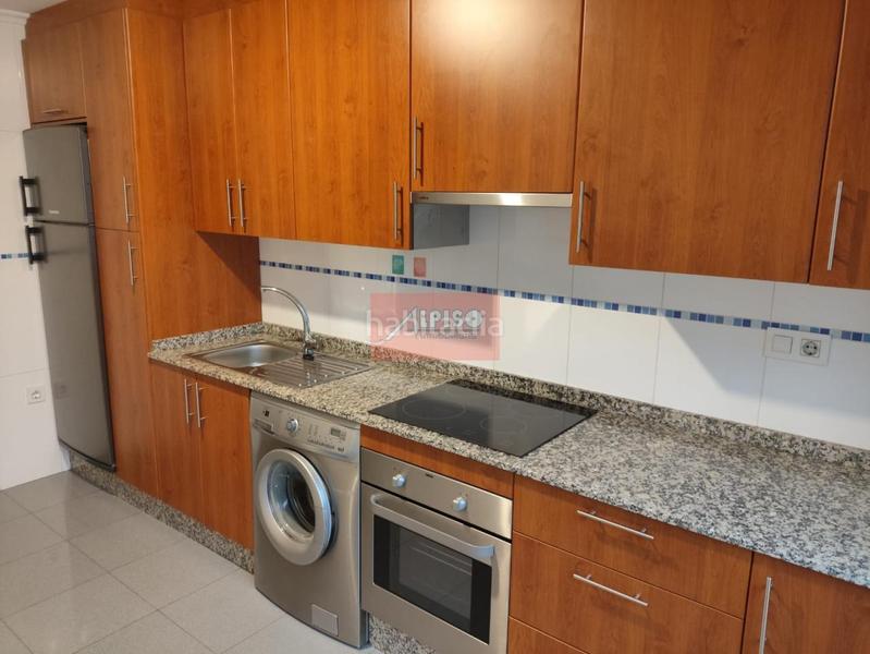 Foto 4d6d04f4-94e6-466d-b505-b416bc32bcc4. Rent apartment with heating parking in Vistahermosa Ourense
