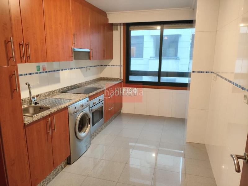 Foto feda2ebe-bd95-49fa-8b4d-2a5004d985de. Rent apartment with heating parking in Vistahermosa Ourense