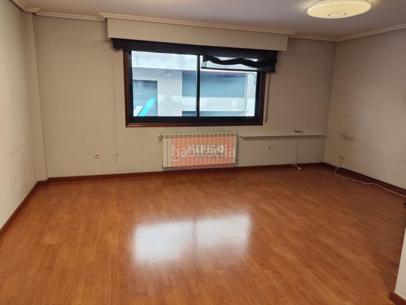 Foto 3ce851b3-77b7-4c3a-8c09-ca188e1a2a03. Apartament amb calefacció a Ventiun Ourense