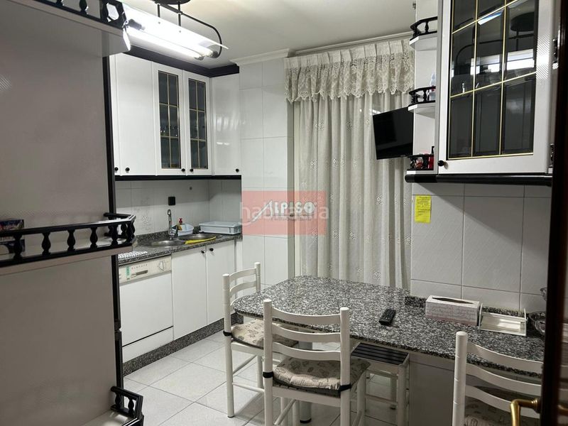 Foto e13d14c5-ef13-42d1-9f94-40bb8dc337d7. Pis amb calefacció aparcament a Centro Ourense