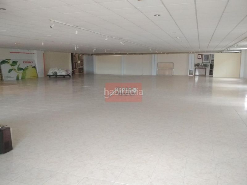 Foto f2c7cb23-ff4b-496a-8714-7c3cf1f50a7c. Nau industrial a Coles