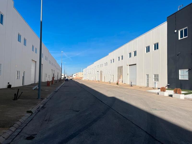 Foto f4c4e6ce-418b-4242-bee6-2c3a8751f0df. Capannone industriale in Chinchilla de Monte - Aragón