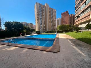 Apartament a Levante Alto. Vivienda dos dormitorios amplio playa de levante benidorm