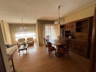 Etagenwohnung en Centro. Vivienda amplia zona parque