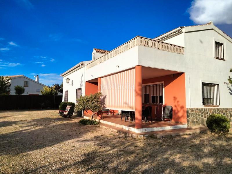 Foto 2bc0d337-4a05-4ff7-86a2-cfca9f698143. Chalet parcela con dos viviendas unifamiliares en Motilleja
