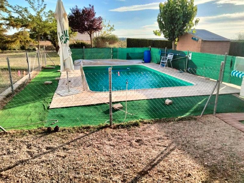 Foto a3b7d609-91e2-41e7-8ede-142158462f0c. Chalet parcela con dos viviendas unifamiliares en Motilleja