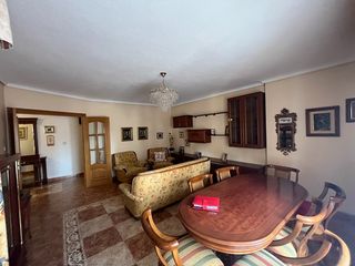 Appartamento in Feria. Vivienda amplia zona villa cerrada-feria