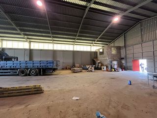 Rent Industrial building  Calle haya. Nave industrial con patio en la gineta