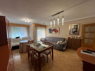 Etagenwohnung in Carretas - Pajarita. Vivienda amplia en pleno centro