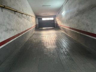 Aparcament cotxe a Calle santander 1. Plaza de garaje parque sur junto al parque