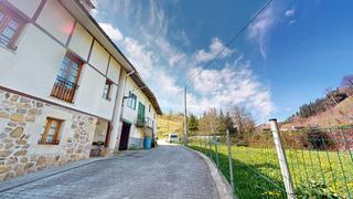 Chalet  Boni agarre kalea. Estudio sani 2020, s.l. vende vivienda independiente en el centr