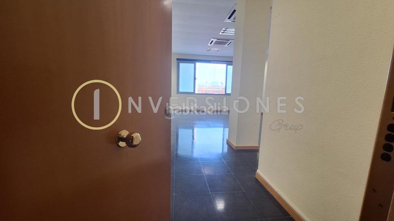 Foto 1acb1c0b-cec9-4897-86e7-db340bdb2720. Rent office space with heating in Guinardó Barcelona