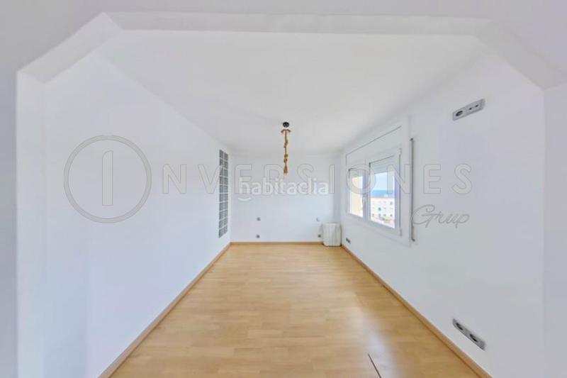 Foto a380e8ca-5724-4134-8af9-b9474917d7ec. Rent penthouse with parking in Barceloneta Barcelona