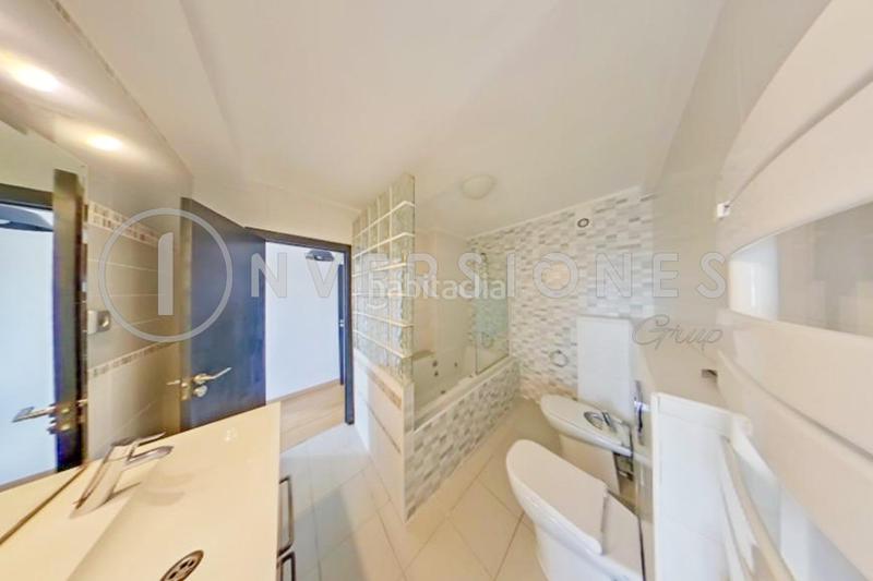 Foto f209084e-3f45-4ee0-ad48-bb1e14ac7132. Rent penthouse with parking in Barceloneta Barcelona