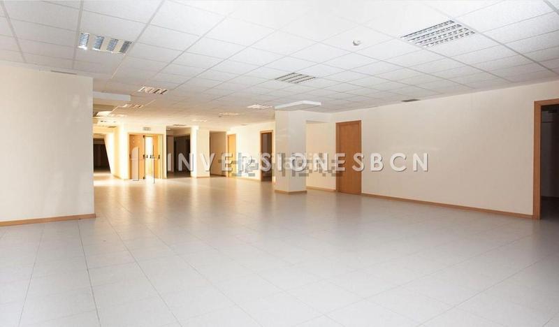 Foto ba1c1727-77c6-4f41-8a5c-f459a12d912f. Alquiler local comercial en El Parc i la Llacuna del Poblenou Barcelona