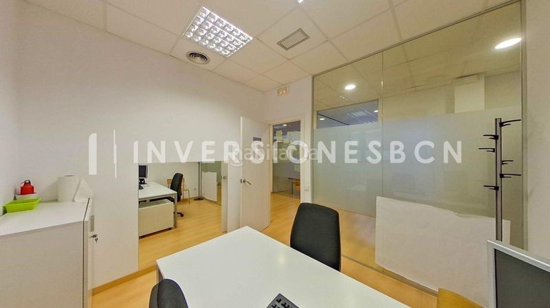 Foto 1f1a3a8f-1a27-43c9-9236-9d82bface772. Local comercial a Raval Barcelona