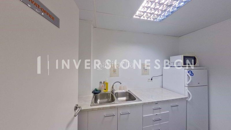 Foto 7e65e36a-bf95-4231-823b-3eb2f79b5a70. Local comercial a Raval Barcelona