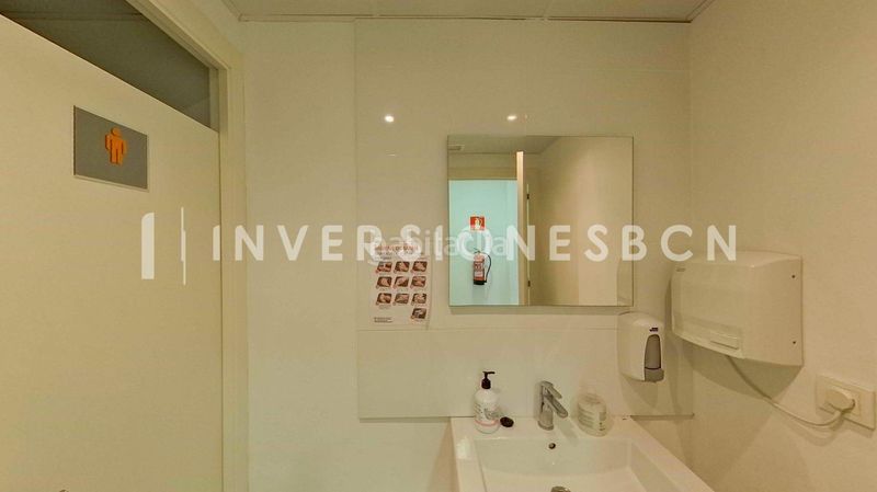Foto 8ee69b82-d99d-49eb-9fe9-0bf264e94427. Local comercial a Raval Barcelona