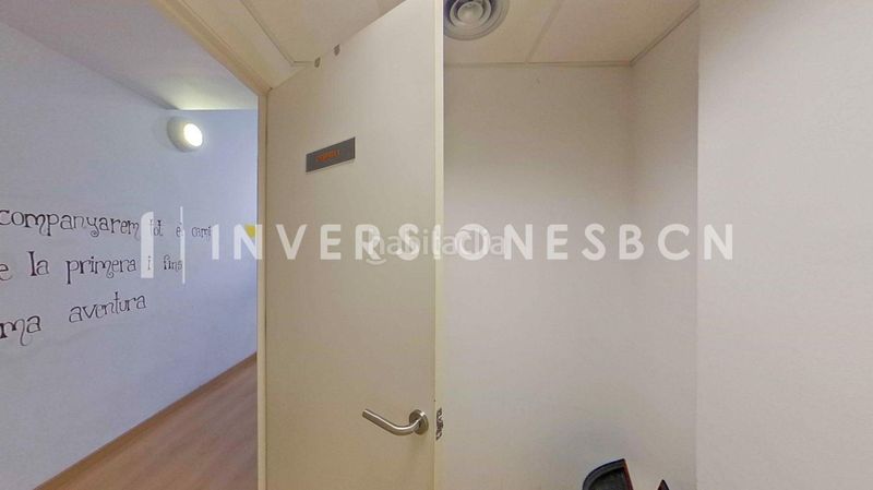 Foto 9fbd52ca-2305-4e32-8869-8222c3864f9b. Local comercial a Raval Barcelona