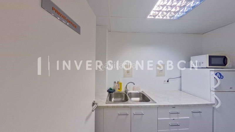 Foto b5669432-6f92-45f6-91f4-9fd445a816bd. Local comercial a Raval Barcelona