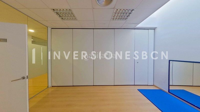 Foto be568bb2-8ae7-4eea-a24a-e5e5e847f7c1. Local comercial a Raval Barcelona