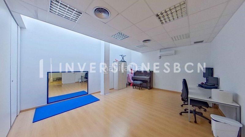 Foto d12bd7cb-9273-465b-b25b-bc06b7e2749a. Local comercial a Raval Barcelona