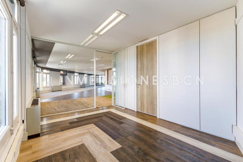 Foto c551cc26-44cf-403d-bb07-f29518268421. Rent office space with heating parking in Barri de les Corts Barcelona