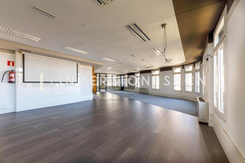 Foto e11e9b8b-03b0-4390-ad8a-a8574626620e. Rent office space with heating parking in Barri de les Corts Barcelona