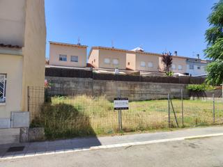 Terreny residencial a La Collada-Sis Camins. Solar para casa apareada.