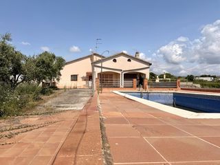 Casa in Nord. Exclusiva finca rústica de 23.000 m con vivienda de 250 m en vil