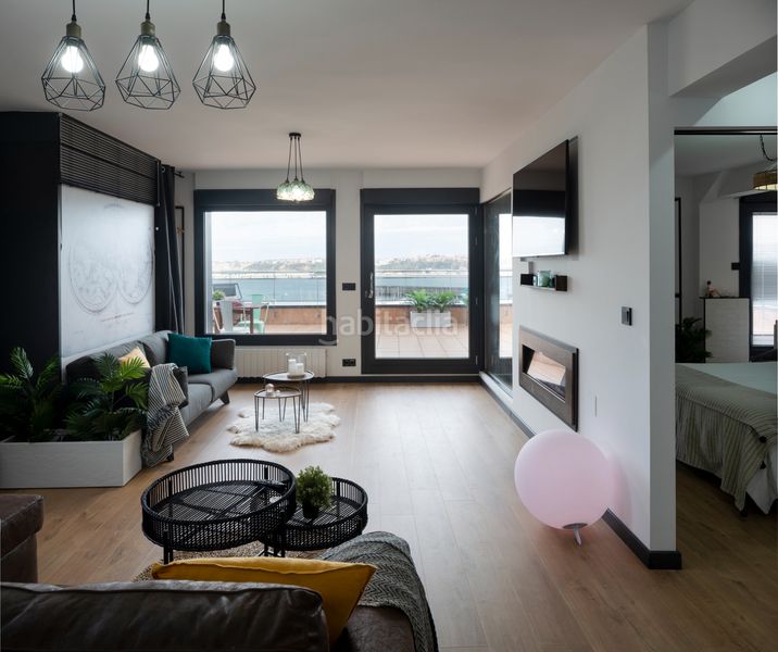 Foto 000ec69c-8674-4e55-87f2-78579a23ddfd. Àtic amb xemeneia calefacció piscina a Larrea - San Juan de Dios - Peñota Santurtzi