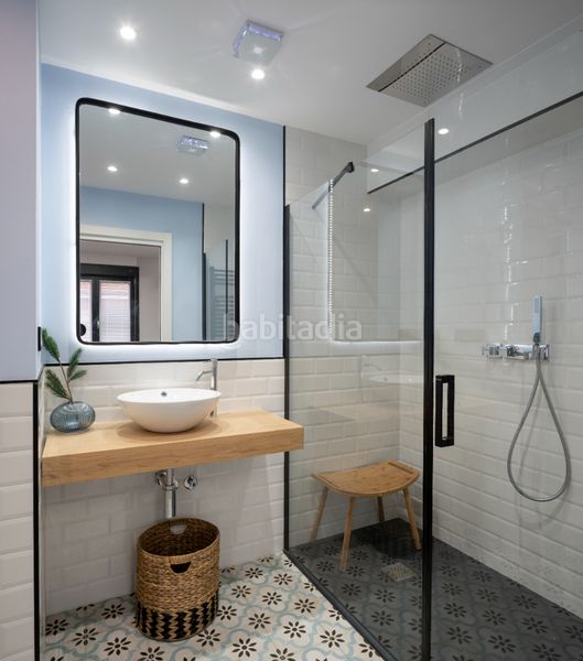 Foto 225d1dd0-a758-4c1f-b89d-ab33b9bbc643. Àtic amb xemeneia calefacció piscina a Larrea - San Juan de Dios - Peñota Santurtzi