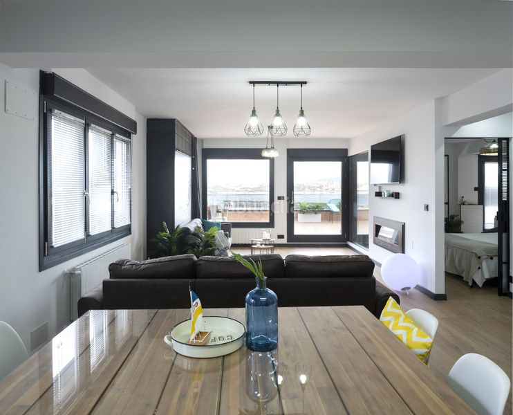 Foto 380b8649-3007-4781-ac05-45f484ffb064. Àtic amb xemeneia calefacció piscina a Larrea - San Juan de Dios - Peñota Santurtzi