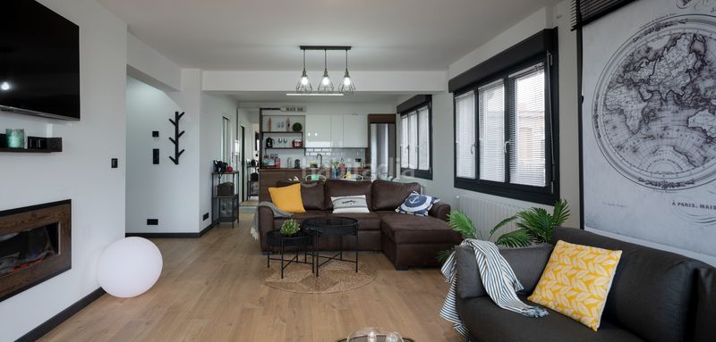 Foto 72caf520-6638-47d9-9d1d-cec2a5615470. Àtic amb xemeneia calefacció piscina a Larrea - San Juan de Dios - Peñota Santurtzi