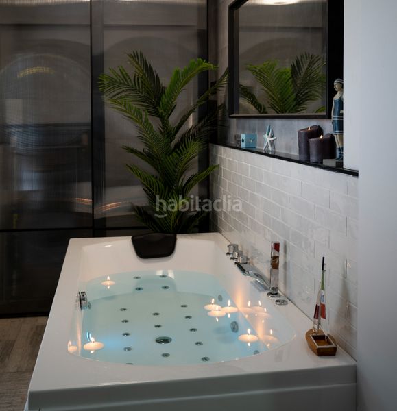 Foto 989292ee-7fa3-4542-8547-9082146f83ea. Àtic amb xemeneia calefacció piscina a Larrea - San Juan de Dios - Peñota Santurtzi