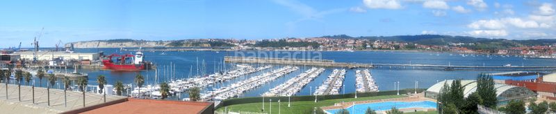 Foto 9ccf3d78-b129-4184-b1e7-491e7f0a5a22. Àtic amb xemeneia calefacció piscina a Larrea - San Juan de Dios - Peñota Santurtzi