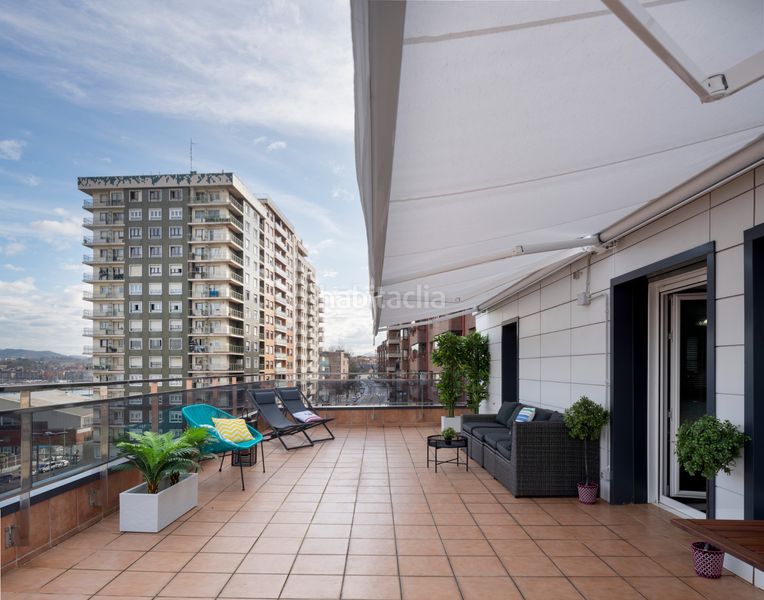 Foto a2461b06-7df4-49c4-8a7a-16a5cdc0bd06. Àtic amb xemeneia calefacció piscina a Larrea - San Juan de Dios - Peñota Santurtzi