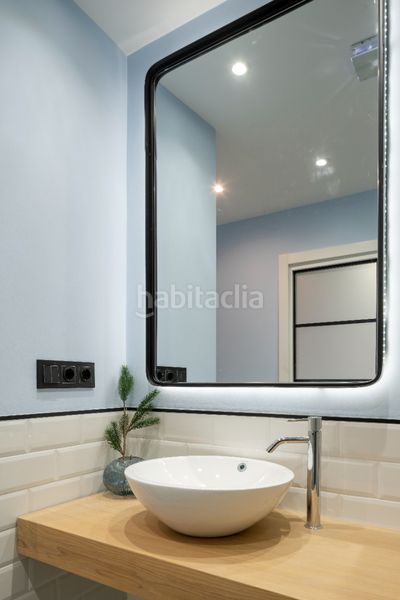 Foto c4f7e8a8-4d73-4a1b-8b54-75fb0ab19753. Àtic amb xemeneia calefacció piscina a Larrea - San Juan de Dios - Peñota Santurtzi