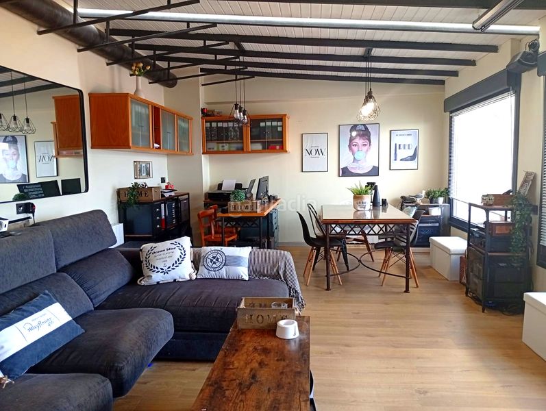 Foto d2a35e06-36a9-4ed1-99a7-f559fecb3482. Àtic amb xemeneia calefacció piscina a Larrea - San Juan de Dios - Peñota Santurtzi