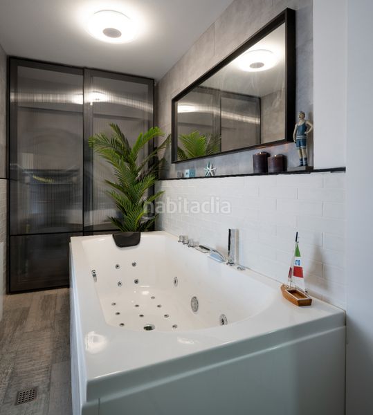 Foto d3da3596-a723-4118-8b36-1f2e51efd7e6. Àtic amb xemeneia calefacció piscina a Larrea - San Juan de Dios - Peñota Santurtzi